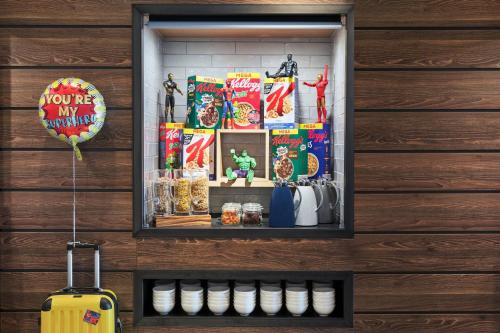 Moxy Hamburg City - image 9