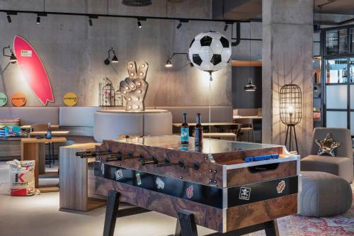 Moxy Hamburg City - image 7