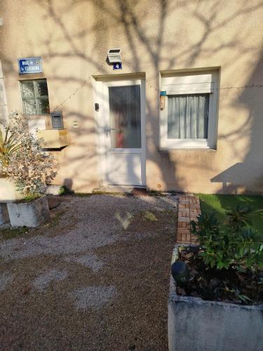 Maison village appartement RDC avec terrasse in Gy