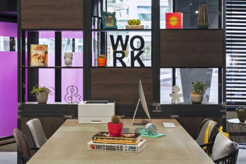 Moxy Lausanne City - image 8
