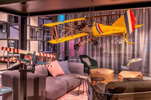 Moxy London Heathrow Airport - image 3