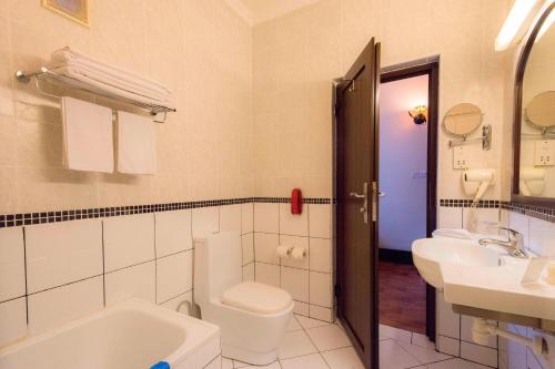 Protea Hotel Dar es Salaam Courtyard - image 2