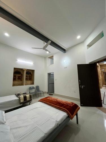 The golden home stay in ฆูรี