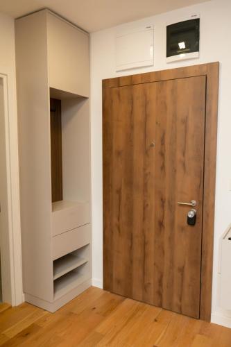 Skyline Apartments Free Parking - image 2