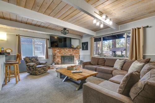 2 Mi to Lake and Skiing Big Bear Family Cabin