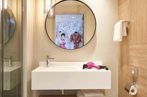 Moxy Patra Marina - image 5