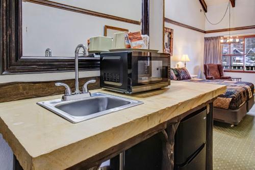 Brookside Lodge near Alamo Steakhouse & Saloon