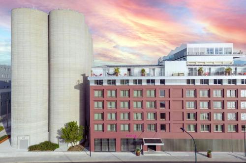 Moxy Bordeaux Hotel - image 3