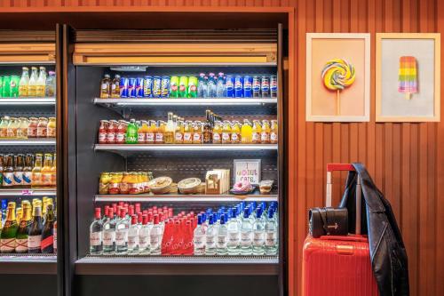 Moxy Bordeaux Hotel - image 3