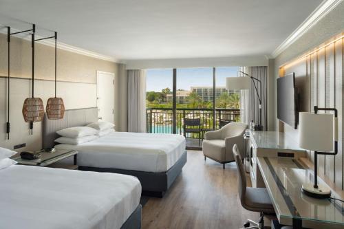 Queen Room with Two Queen Beds with Pool View image 3