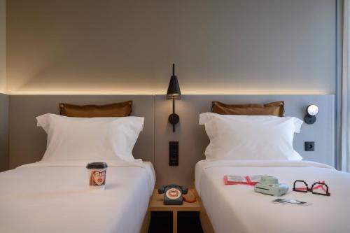 2 twin beds
