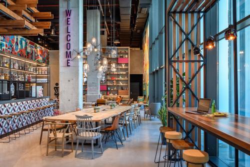 Moxy Lisboa Oriente - image 3