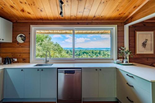 Haven on the Hill - Panoramic Views of Rotorua - image 3