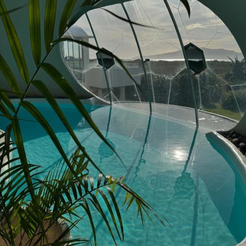 Iconic & Curvaceous Beach House in Waikanae