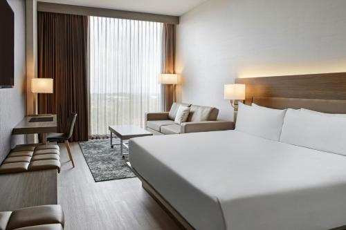 630186746 AC Hotel San Jose Airport Belen