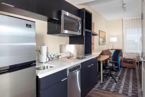 TownePlace Suites by Marriott San Antonio Westover Hills - image 7