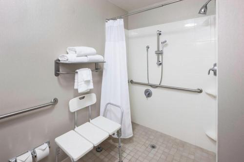 SpringHill Suites Columbus - image 11