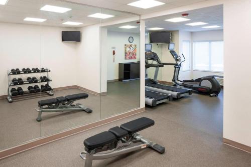 SpringHill Suites Columbus - image 9