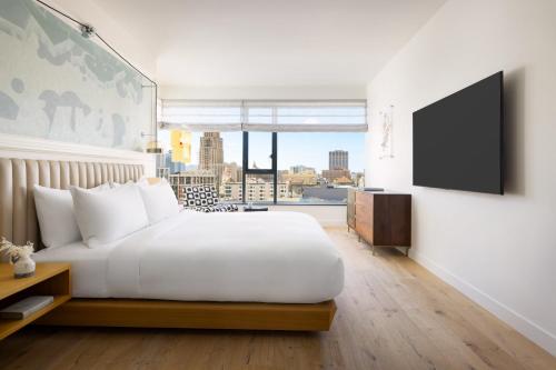 The LINE San Francisco Room Type - One-Bedroom Signature King Suite