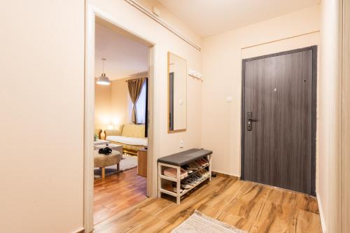 2 bedrooms, 5 beds