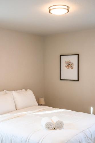 Luxury Modern Retreat with Spacious Yard & Premium Comfort