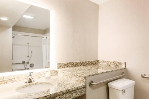 Residence Inn by Marriott Atlanta Cumberland/Galleria - image 6