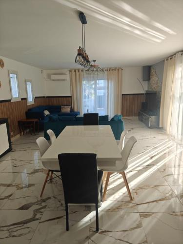 Villa luxe 5 chambres piscine jacuzzi homegym near l'Aube Rouge