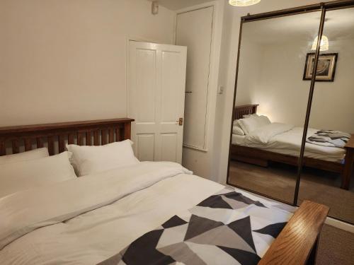 My Holiday Home -2 Bed House-Free Parking, Manchester (photo 10)