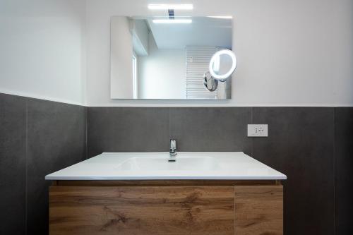 Modern Red Flat in Verona, Verona (Foto 10)