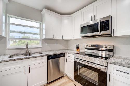 1 Mi to Links! Resort Home Near Raceway in Sebring in Avon Park (FL)