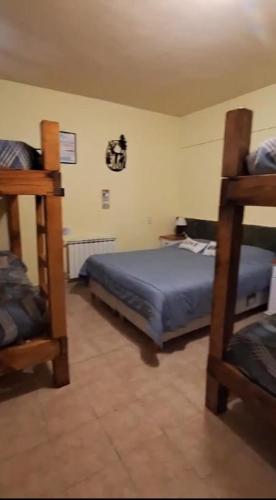 1 queen bed, 2 bunk beds
