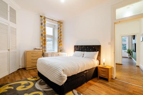 Newly Furnished Flat 4 Minutes Walk To Metro, Glasgow (foto 10)