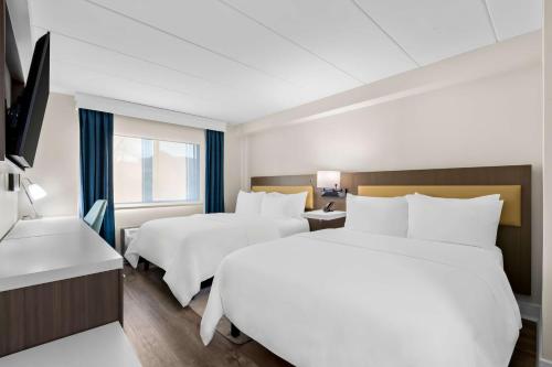 Two-Room Queen Suite with Two Queen Beds and Sofa Bed - Non-Smoking