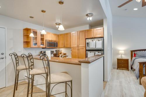 4 Mi to Vail Ski Resort Cozy Getaway with Deck! thumb 2