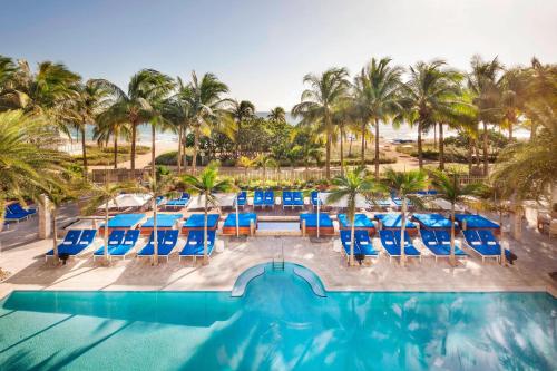 Piscina, The St. Regis Bal Harbour Resort in Bal Harbour