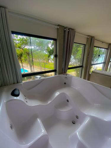 Raizes do Mar Hotel - Pé Na Areia - Opções de Suites com Ofuro Aquecido, SPA Privativo, Vista ao Mar ou Montanha, com Estacionamento e Café Incluso, Guarujá