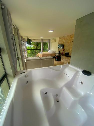 Bathroom, Raizes do Mar Hotel - Pe Na Areia - Opcoes de Suites com Ofuro Aquecido, SPA Privativo, Vista ao Mar in Guaiuba