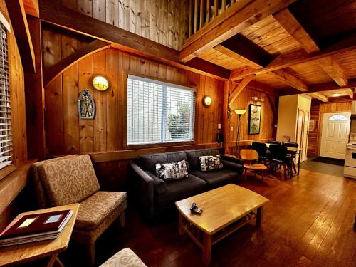 Waterfront Timber Frame Cottage! in Ucluelet, Canada