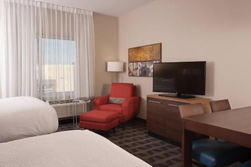 Studio with Two Queen Beds - Hearing Accessible