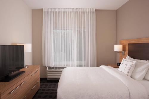 TownePlace Suites by Marriott Charleston Airport/Convention Center - image 6