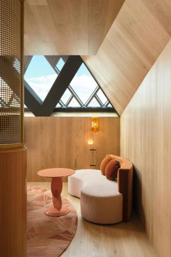 Cozy Studio Suite King with City View image 7