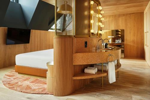 Cozy Studio Suite King with City View image 3