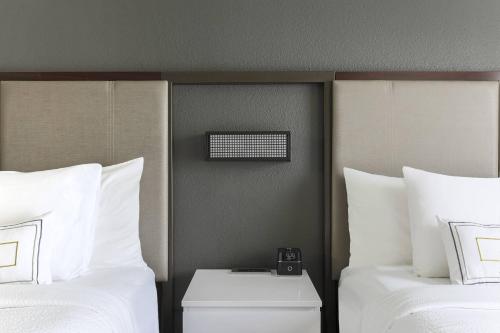 Double Suite with Sofa Bed image 5