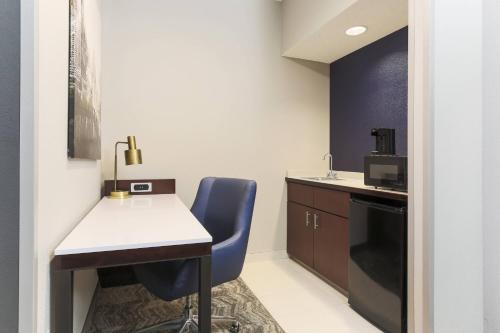Double Suite with Sofa Bed image 6