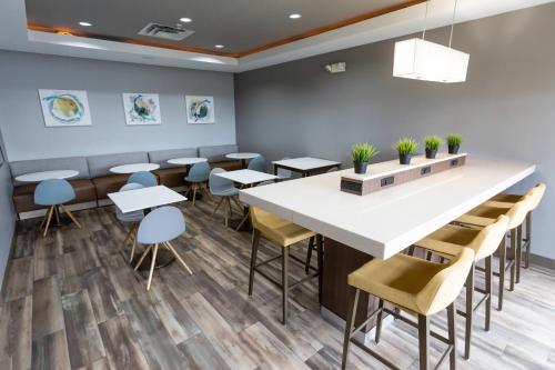 TownePlace Suites by Marriott Bowling Green - image 2