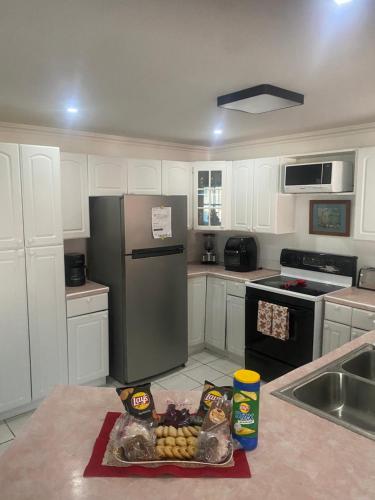 HCeas Villa Compound is 5 minutes from the airport and beaches in คราวน์ พอยต์