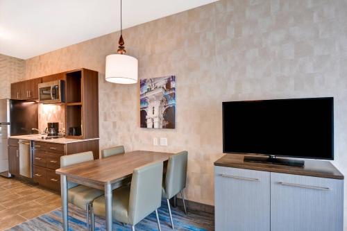 TownePlace Suites by Marriott Bridgewater Branchburg - image 9