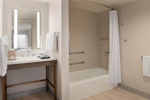 630267482 Sheraton Madison Hotel