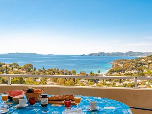 Apartment room in Appartement chaleureux avec terrasse et parking au Lavandou - FR-1-816-2
