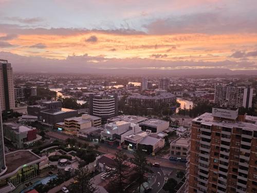 SURFERS PARADISE ABSOLUTE BEACHFRONT WITH VIEWS, HIGH LEVEL 1br Apt - IDEAL FOR COUPLES or 2 PPL TRAVELLING TOGETHER SURFERS PARADISE ABSOLUTE BEACHFRONT WITH VIEWS, HIGH LEVEL 1br Apt - IDEAL FOR COUPLES or 2 PPL TRAVELLING TOGETHER